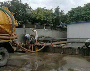 湖滨抽化粪池自动清理的方法